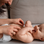 mama cu bebelus vindecadai